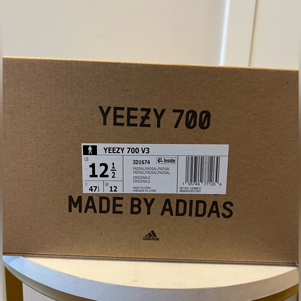 Yeezy 700 V3 Salt- Size 12.5 (Fits like 12) Brand New (Deadstock) - Picture 6 of 8